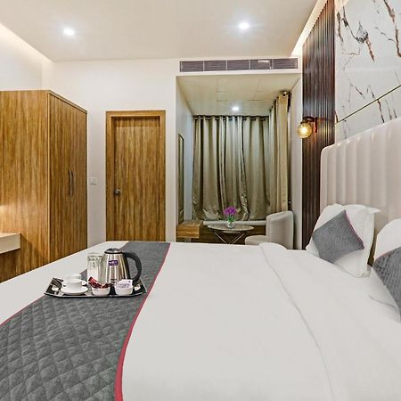 Super Townhouse Hotel Impact Chinhat Exterior foto