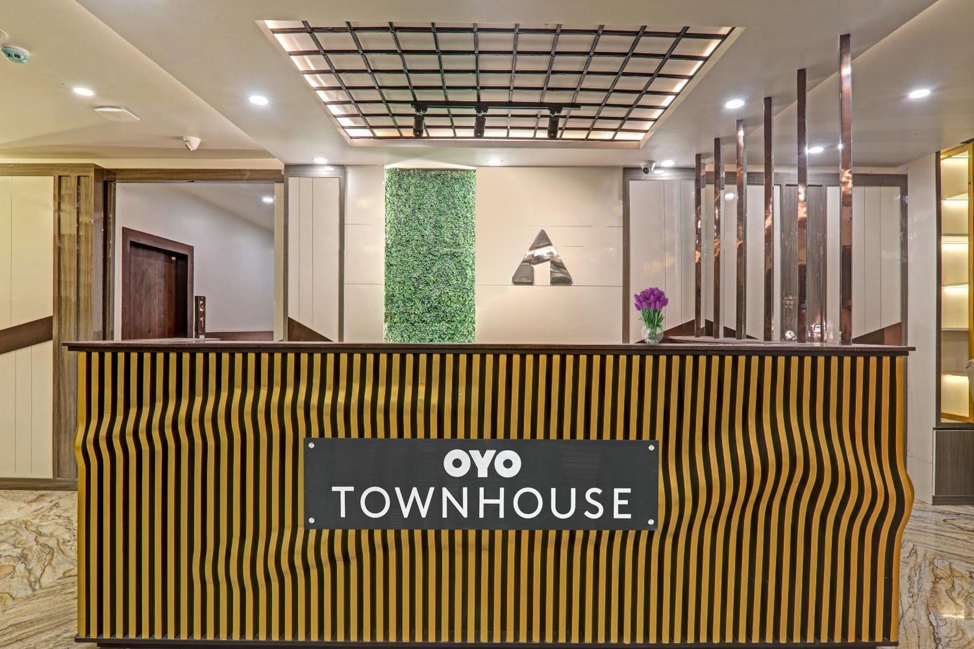 Super Townhouse Hotel Impact Chinhat Exterior foto