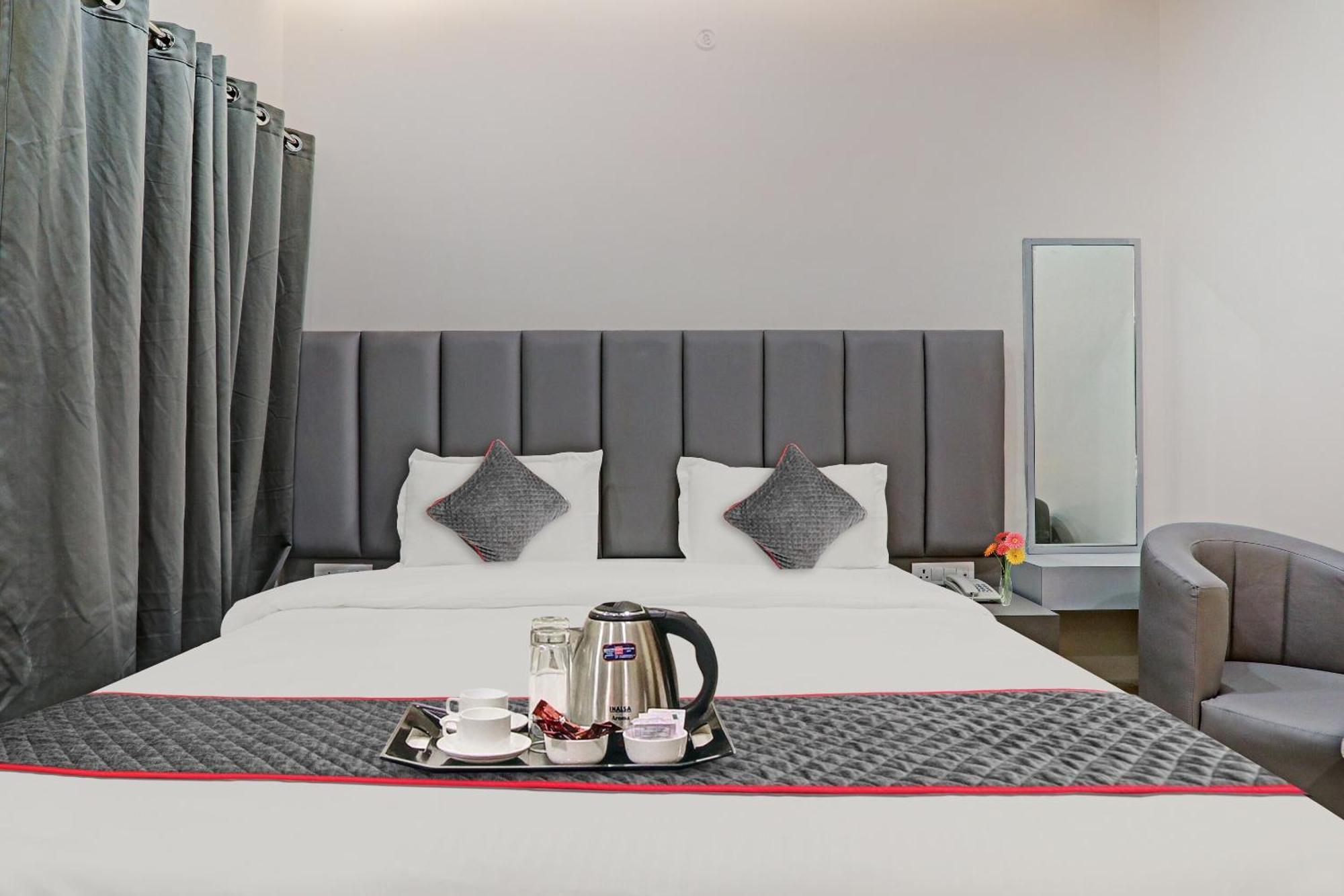 Super Townhouse Hotel Impact Chinhat Exterior foto