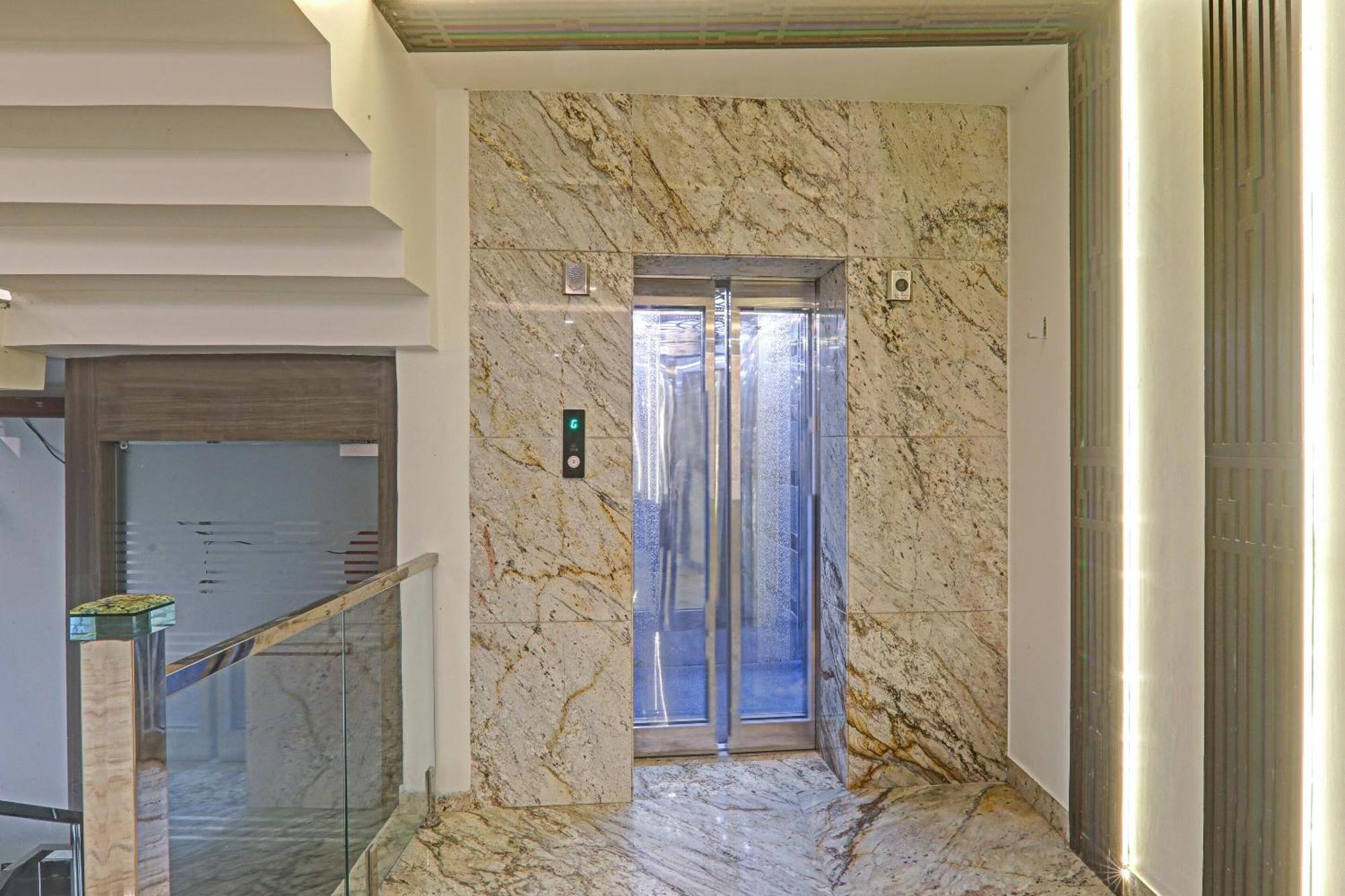 Super Townhouse Hotel Impact Chinhat Exterior foto