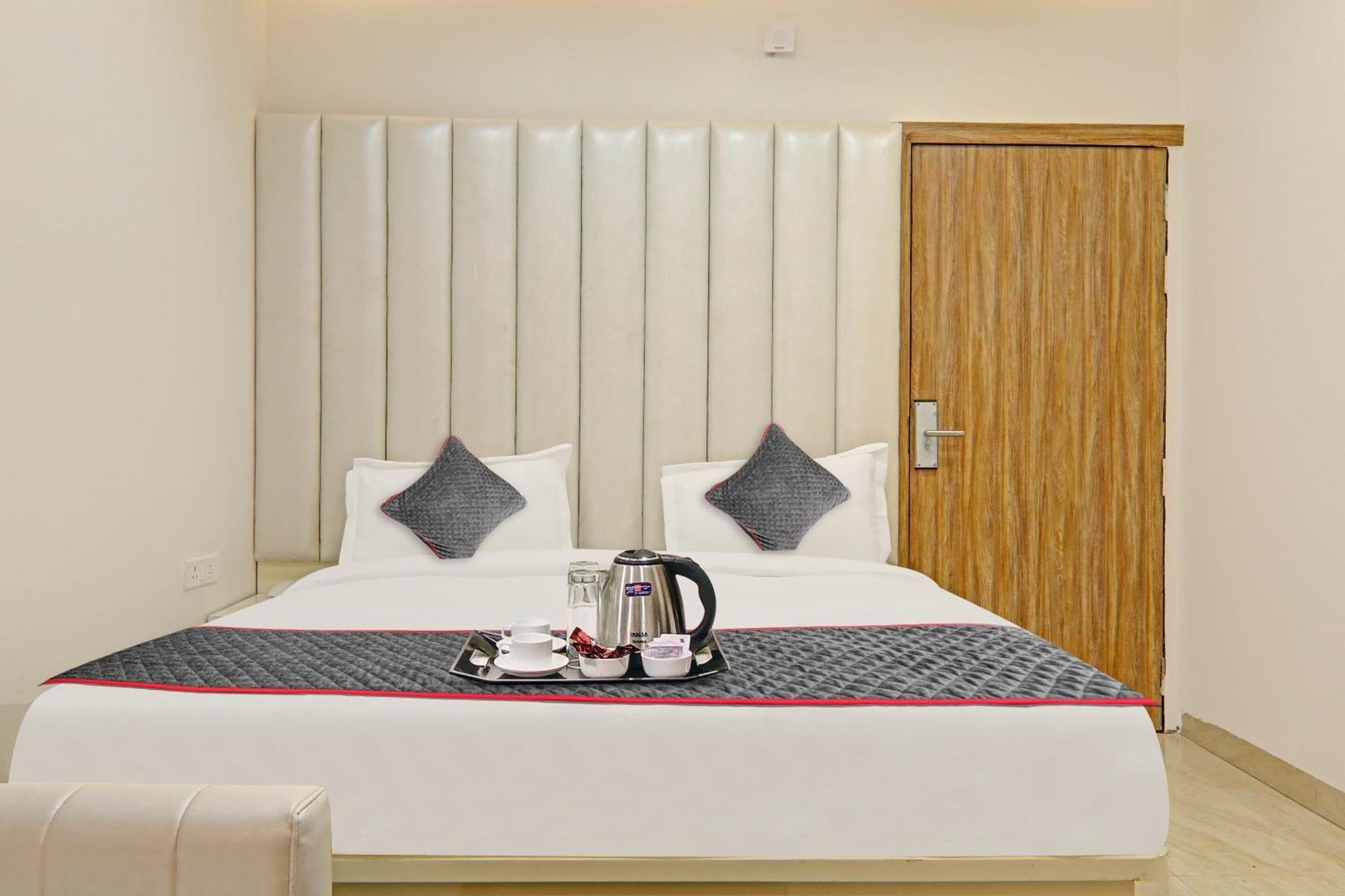 Super Townhouse Hotel Impact Chinhat Exterior foto